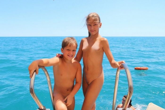 Purenudism and family nudism gallery photo